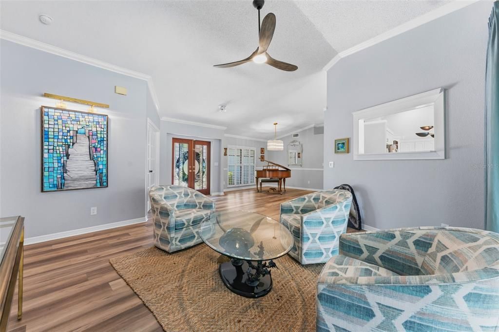 Activo con contrato: $739,900 (5 camas, 3 baños, 2660 Pies cuadrados)