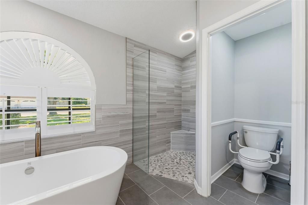 Activo con contrato: $739,900 (5 camas, 3 baños, 2660 Pies cuadrados)