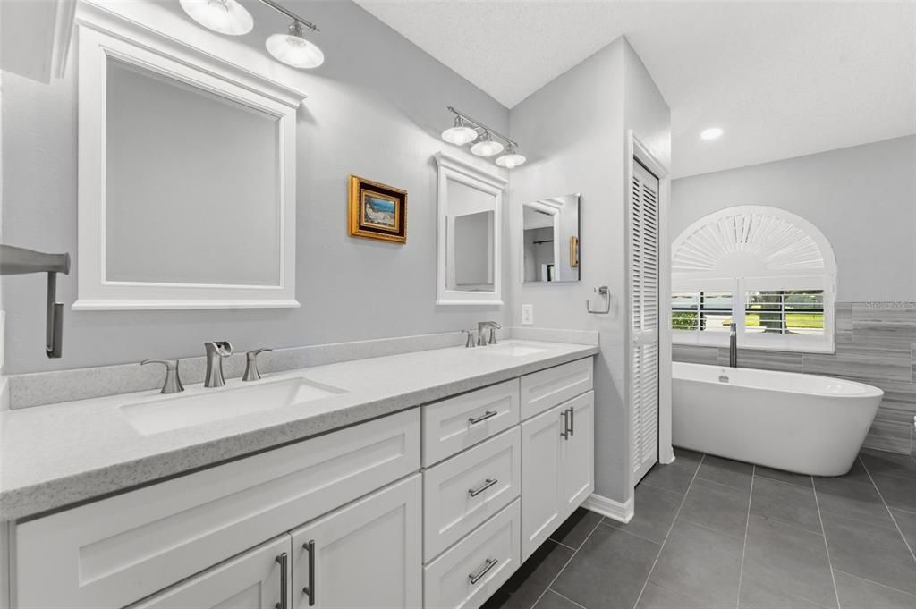 Activo con contrato: $739,900 (5 camas, 3 baños, 2660 Pies cuadrados)