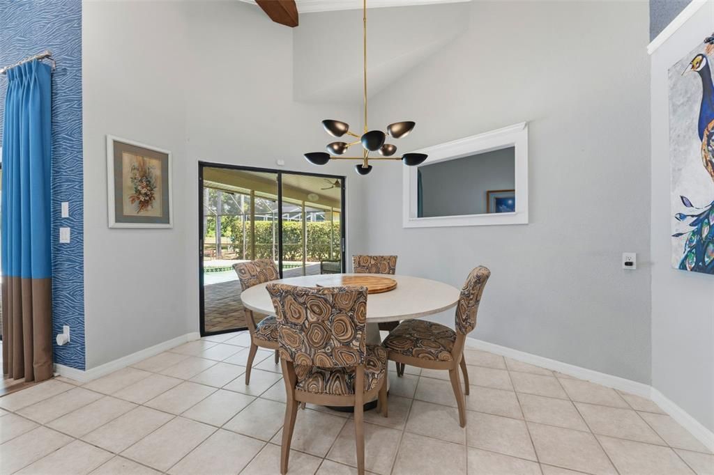 Activo con contrato: $739,900 (5 camas, 3 baños, 2660 Pies cuadrados)