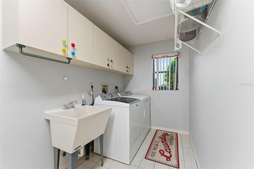 Activo con contrato: $739,900 (5 camas, 3 baños, 2660 Pies cuadrados)
