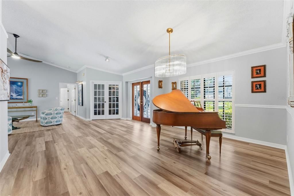 Activo con contrato: $739,900 (5 camas, 3 baños, 2660 Pies cuadrados)
