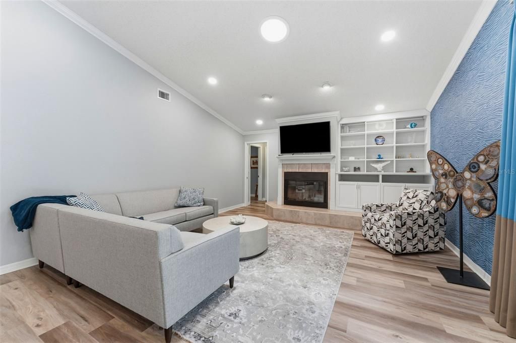 Activo con contrato: $739,900 (5 camas, 3 baños, 2660 Pies cuadrados)