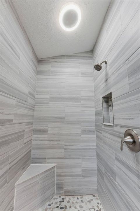 Activo con contrato: $739,900 (5 camas, 3 baños, 2660 Pies cuadrados)