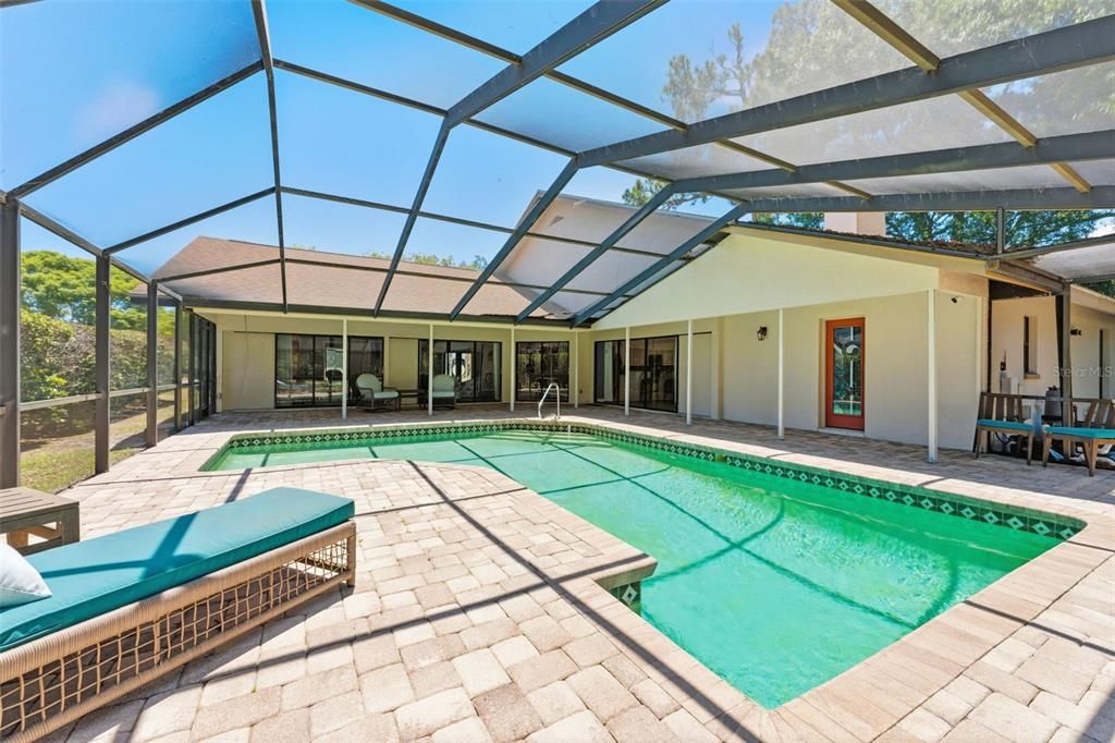 Activo con contrato: $739,900 (5 camas, 3 baños, 2660 Pies cuadrados)