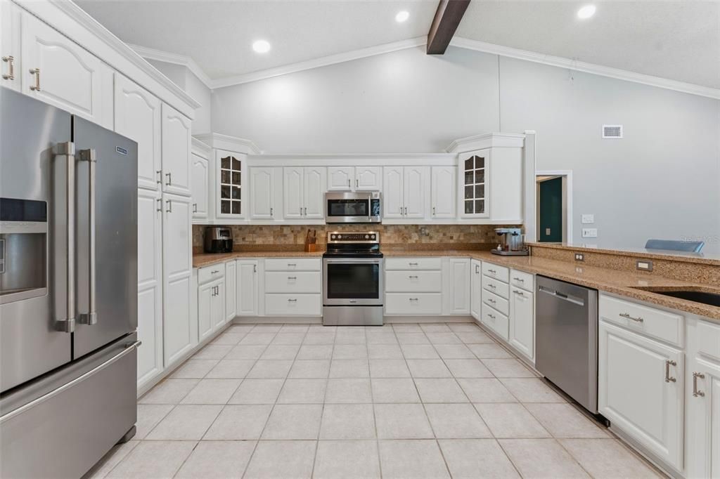 Activo con contrato: $739,900 (5 camas, 3 baños, 2660 Pies cuadrados)