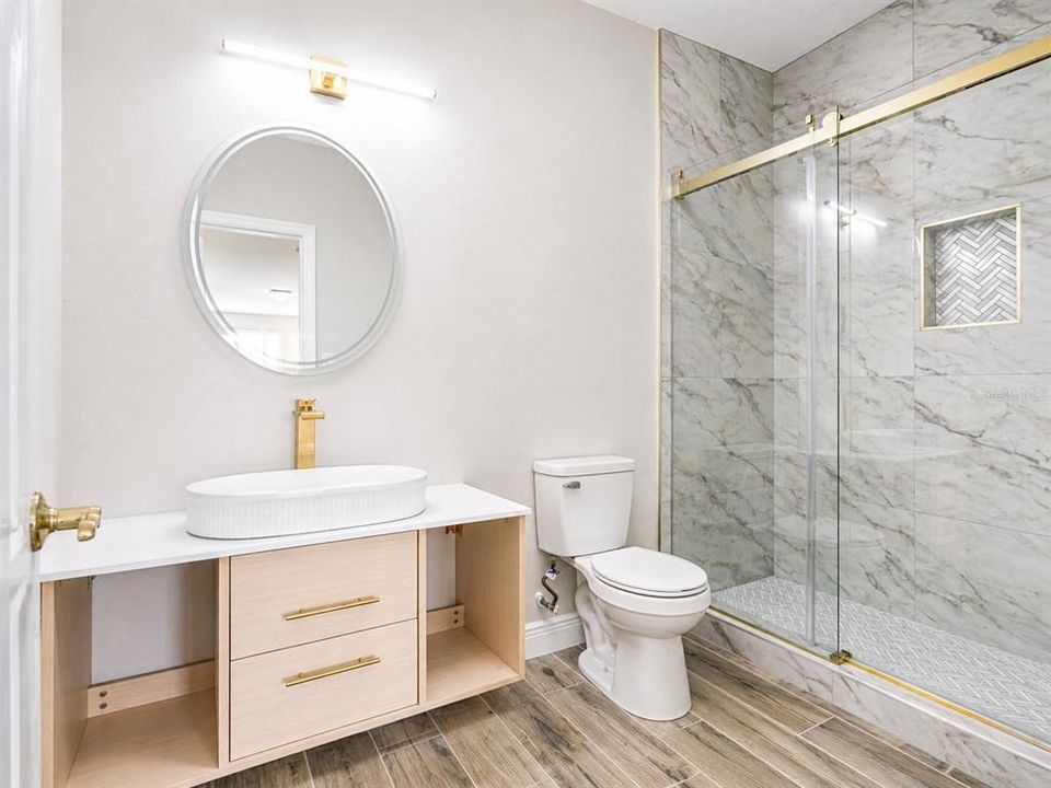 Activo con contrato: $3,295 (4 camas, 3 baños, 3586 Pies cuadrados)