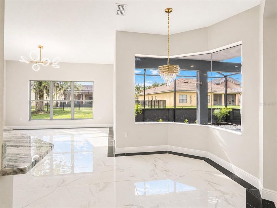 Activo con contrato: $3,295 (4 camas, 3 baños, 3586 Pies cuadrados)