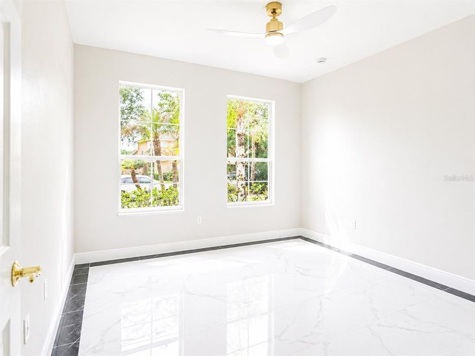 Activo con contrato: $3,295 (4 camas, 3 baños, 3586 Pies cuadrados)