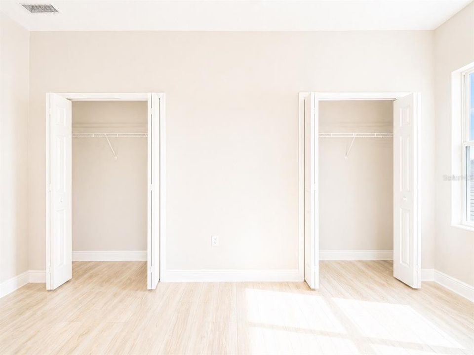 Activo con contrato: $3,295 (4 camas, 3 baños, 3586 Pies cuadrados)