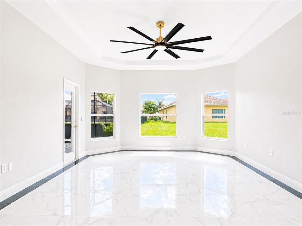 Activo con contrato: $3,295 (4 camas, 3 baños, 3586 Pies cuadrados)