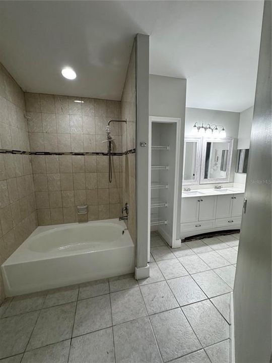 For Rent: $3,100 (3 beds, 2 baths, 1668 Square Feet)