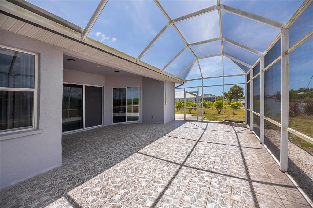 En Venta: $325,000 (3 camas, 2 baños, 2409 Pies cuadrados)