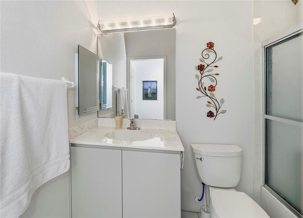 En Venta: $325,000 (3 camas, 2 baños, 2409 Pies cuadrados)
