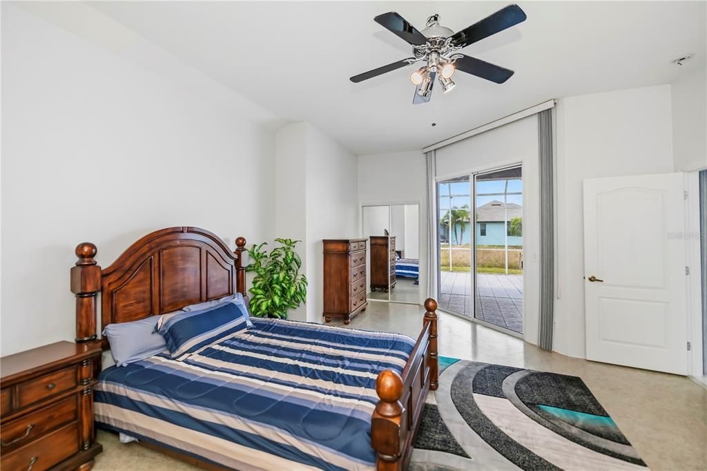 En Venta: $325,000 (3 camas, 2 baños, 2409 Pies cuadrados)