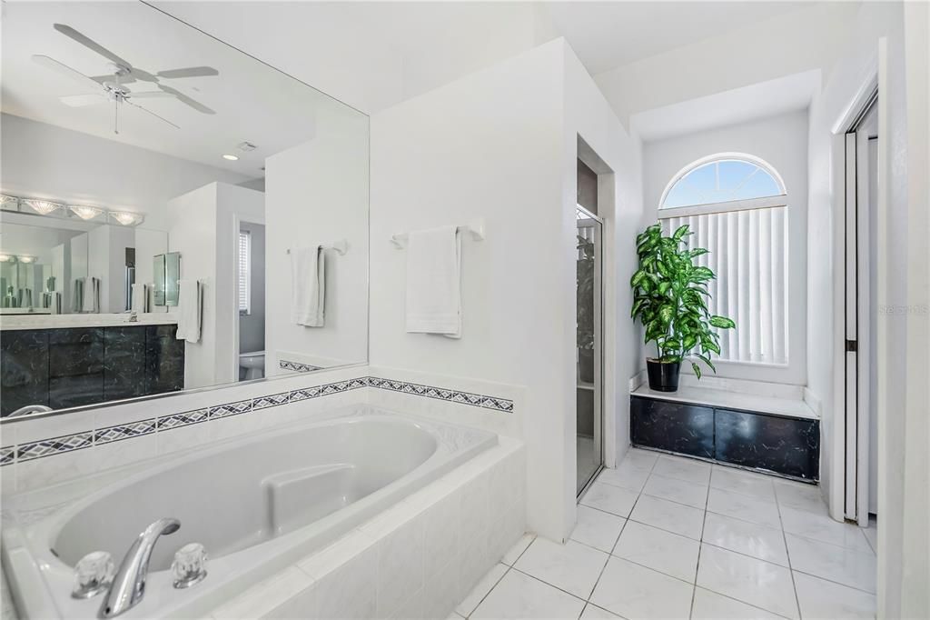 En Venta: $325,000 (3 camas, 2 baños, 2409 Pies cuadrados)