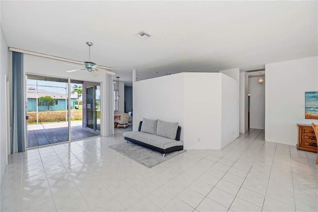 En Venta: $325,000 (3 camas, 2 baños, 2409 Pies cuadrados)