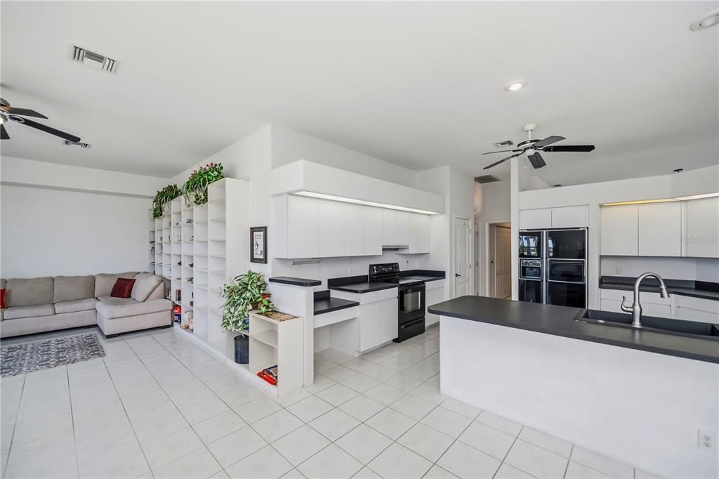 En Venta: $325,000 (3 camas, 2 baños, 2409 Pies cuadrados)