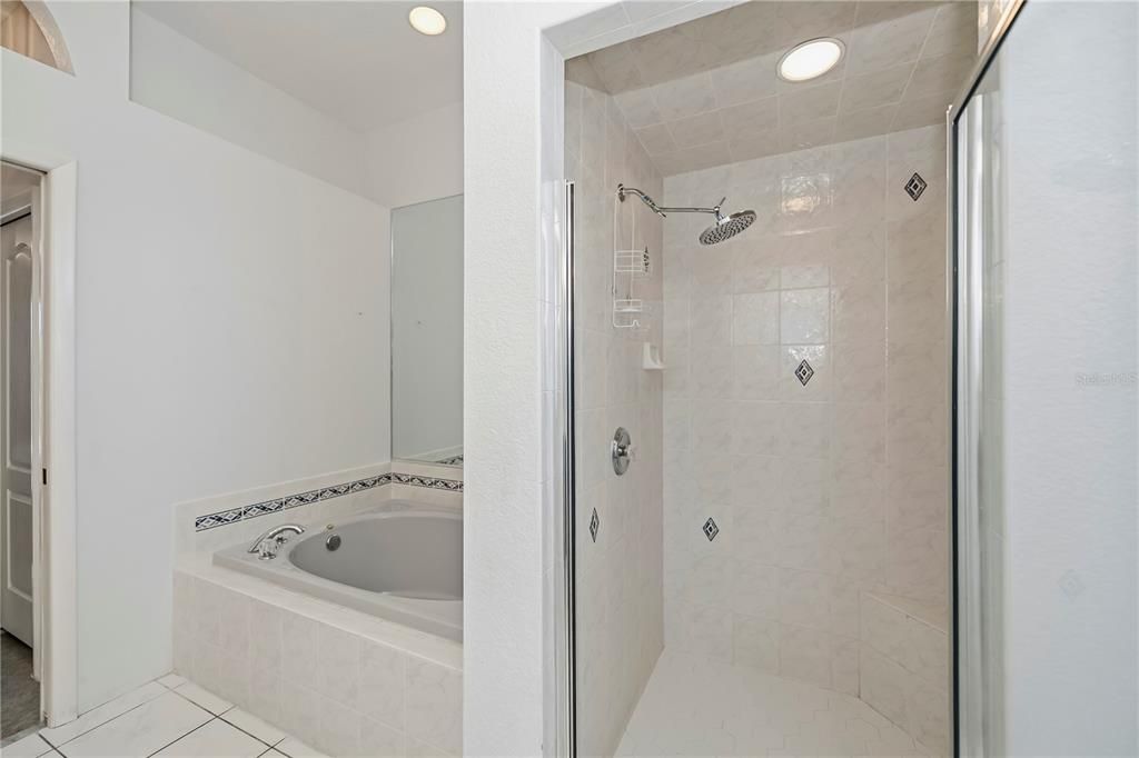 En Venta: $325,000 (3 camas, 2 baños, 2409 Pies cuadrados)