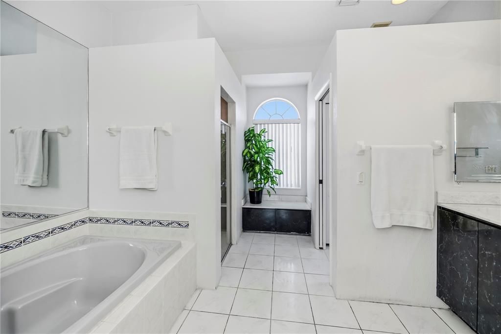 En Venta: $325,000 (3 camas, 2 baños, 2409 Pies cuadrados)
