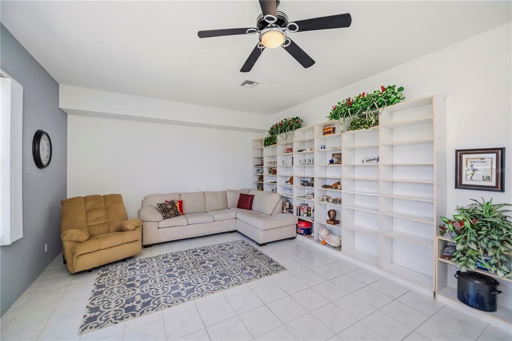 En Venta: $325,000 (3 camas, 2 baños, 2409 Pies cuadrados)
