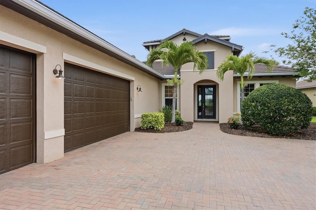 For Sale: $1,095,000 (3 beds, 3 baths, 3565 Square Feet)