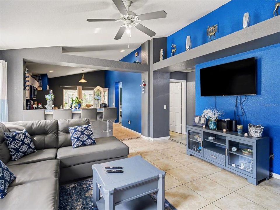 Active With Contract: $270,000 (3 beds, 2 baths, 1284 Square Feet)
