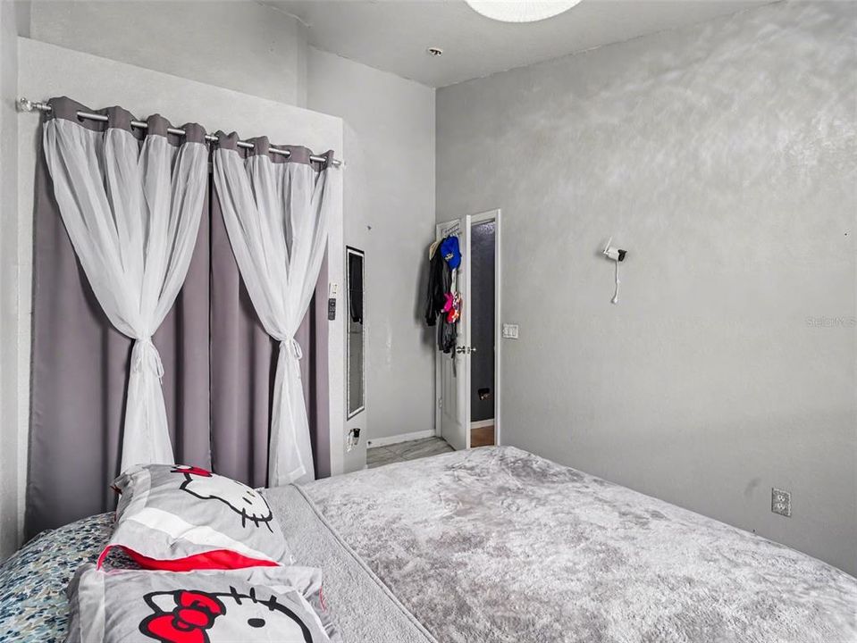 Active With Contract: $270,000 (3 beds, 2 baths, 1284 Square Feet)