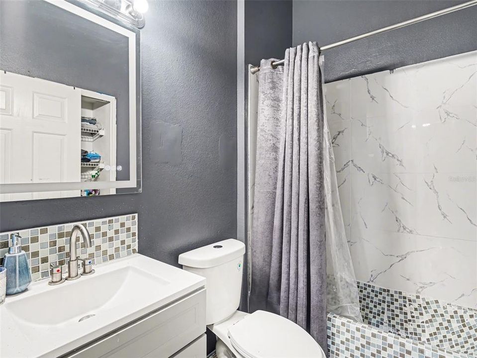 Active With Contract: $270,000 (3 beds, 2 baths, 1284 Square Feet)