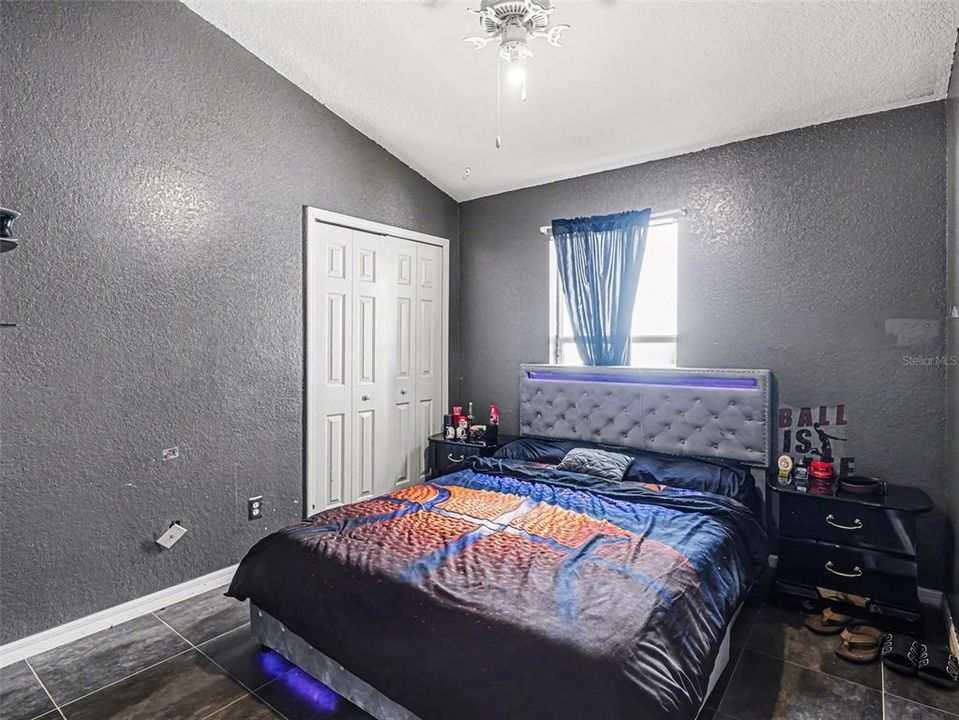 Active With Contract: $270,000 (3 beds, 2 baths, 1284 Square Feet)