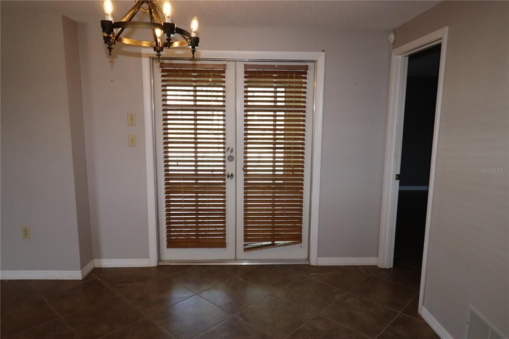 For Rent: $2,400 (3 beds, 2 baths, 1633 Square Feet)