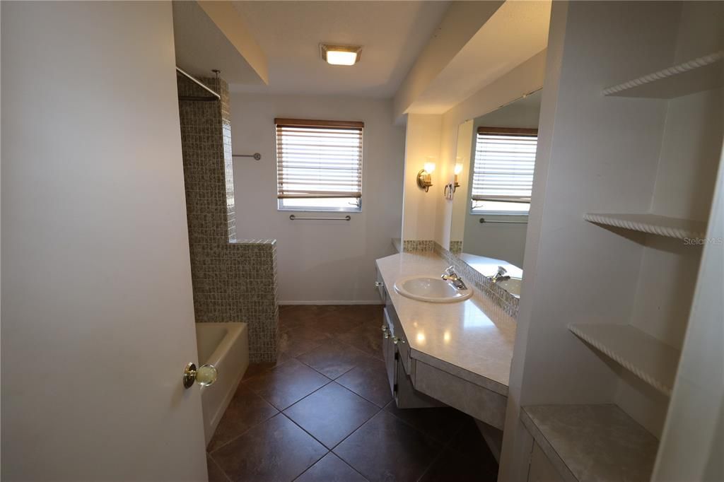 For Rent: $2,400 (3 beds, 2 baths, 1633 Square Feet)