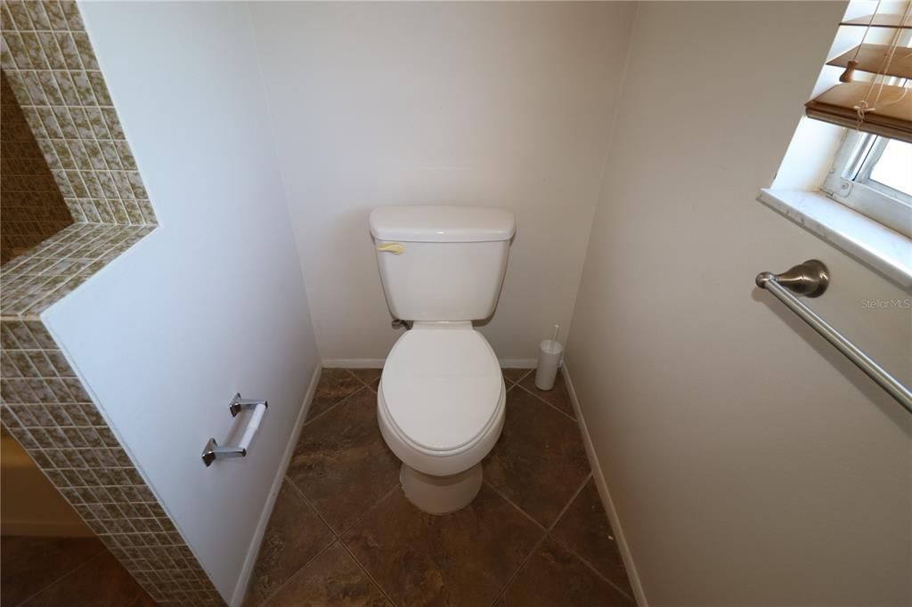 For Rent: $2,400 (3 beds, 2 baths, 1633 Square Feet)