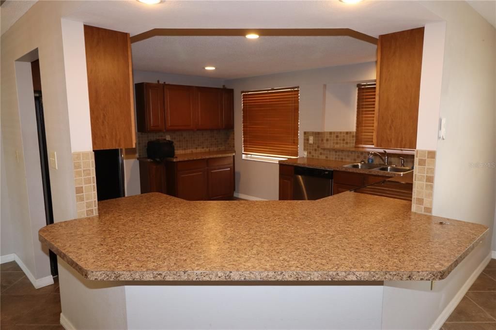 For Rent: $2,400 (3 beds, 2 baths, 1633 Square Feet)
