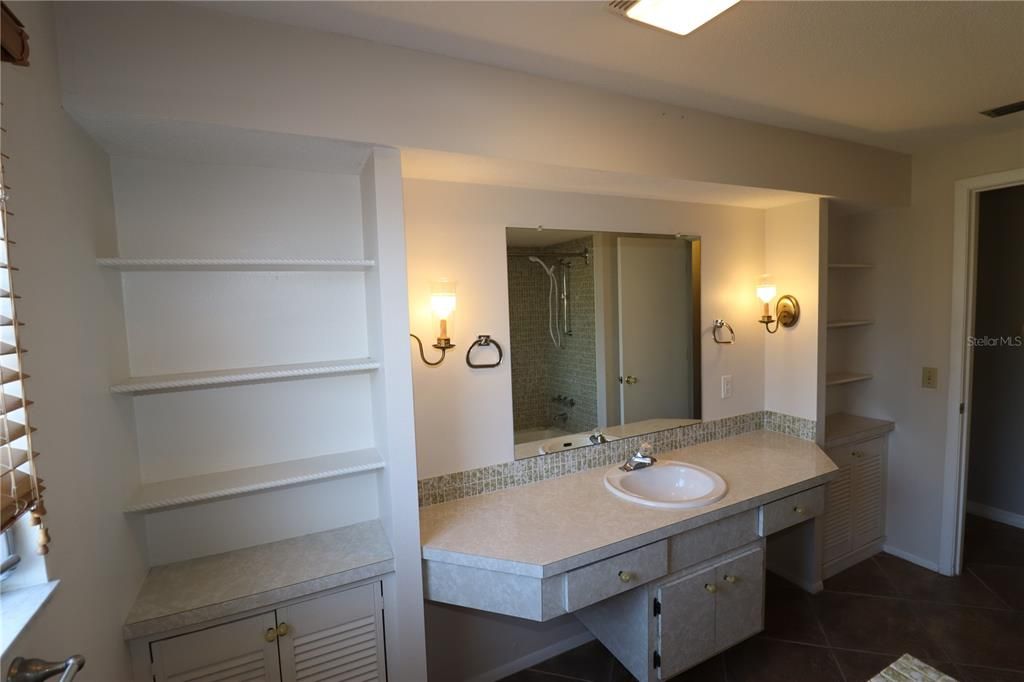 For Rent: $2,400 (3 beds, 2 baths, 1633 Square Feet)
