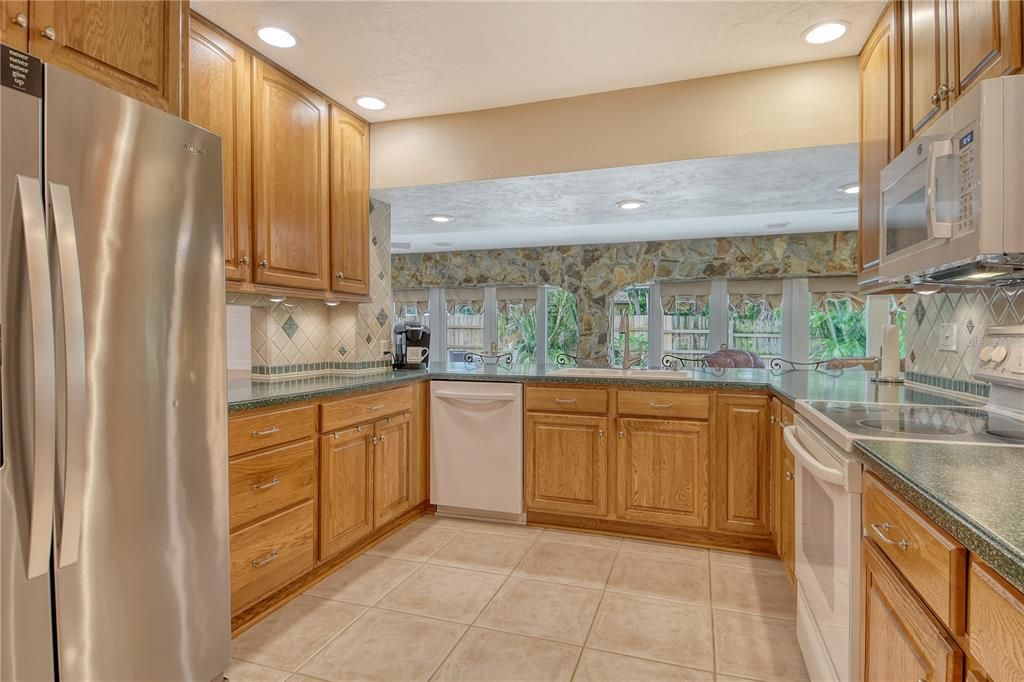 For Sale: $637,400 (4 beds, 2 baths, 2672 Square Feet)