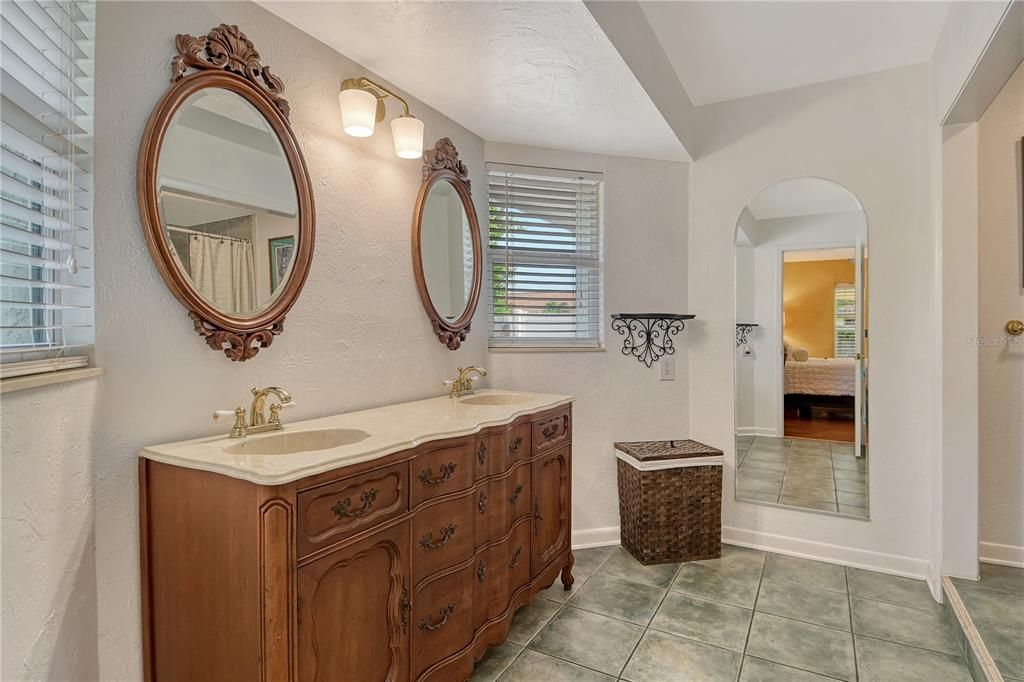 For Sale: $637,400 (4 beds, 2 baths, 2672 Square Feet)