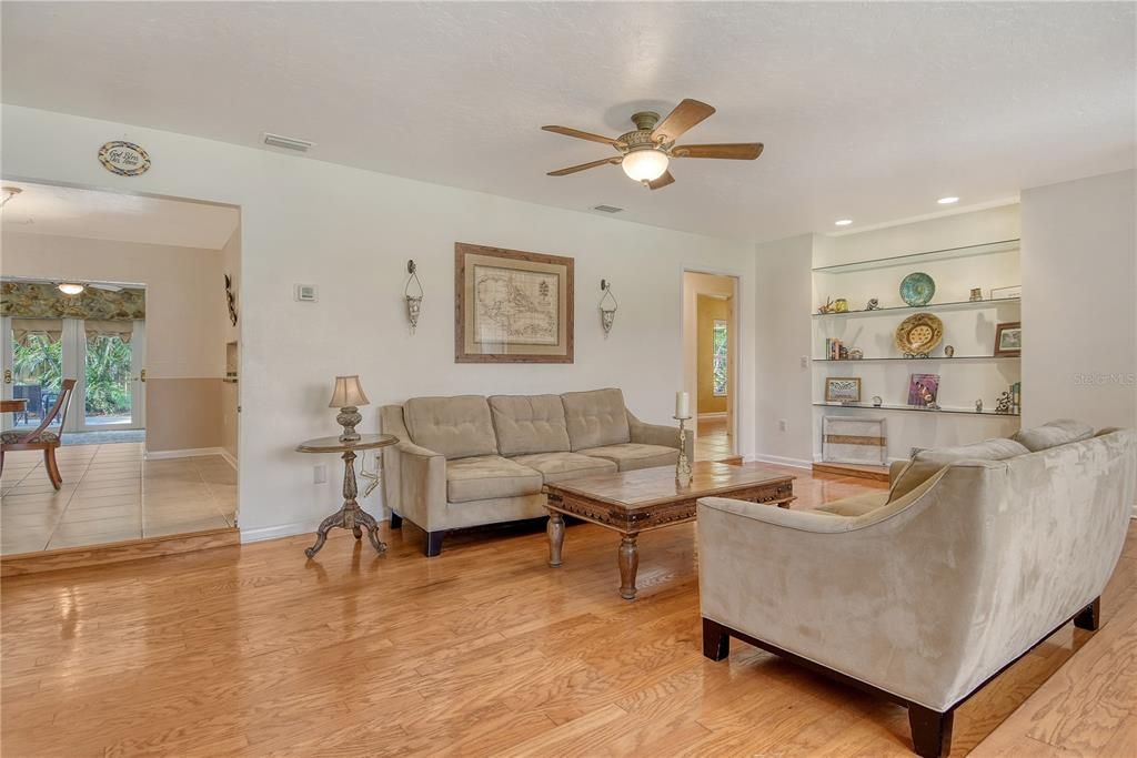 For Sale: $637,400 (4 beds, 2 baths, 2672 Square Feet)
