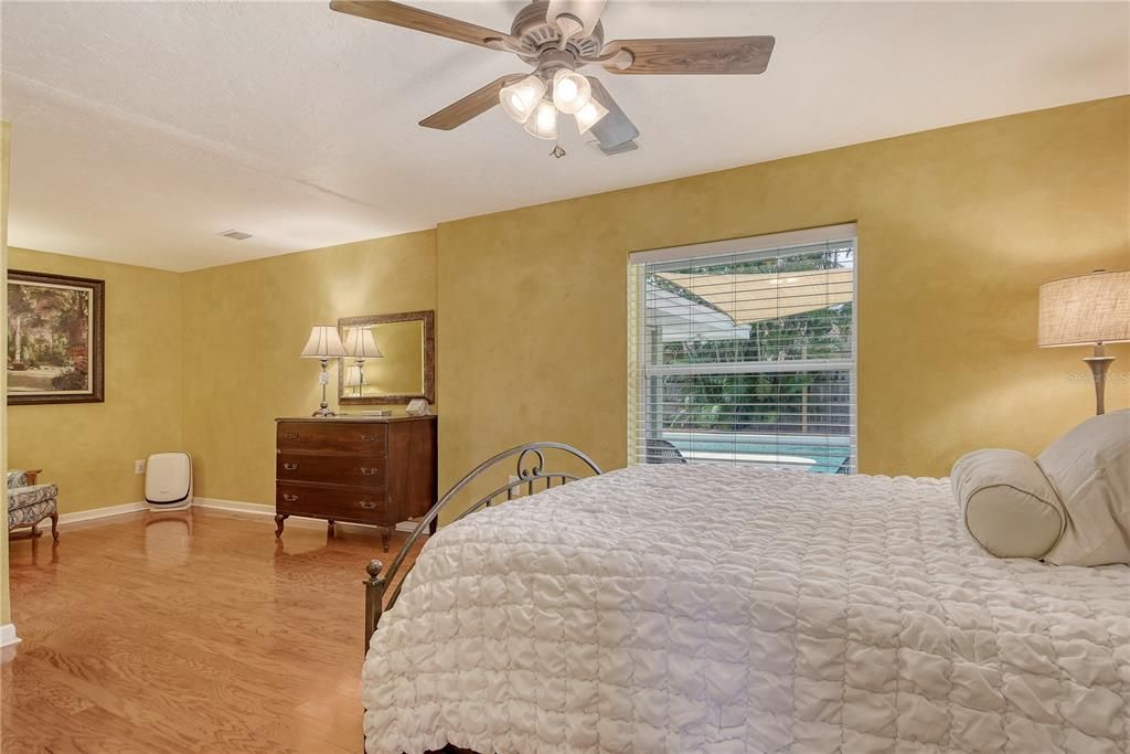 For Sale: $637,400 (4 beds, 2 baths, 2672 Square Feet)