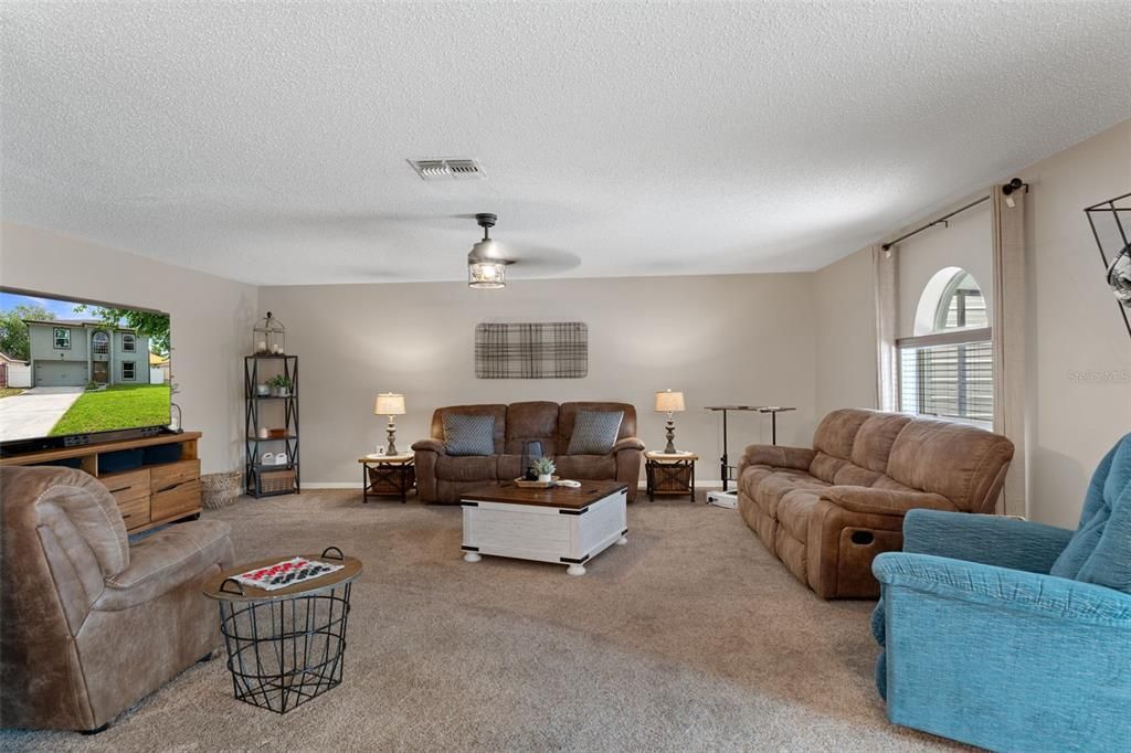 For Sale: $444,900 (4 beds, 3 baths, 3035 Square Feet)
