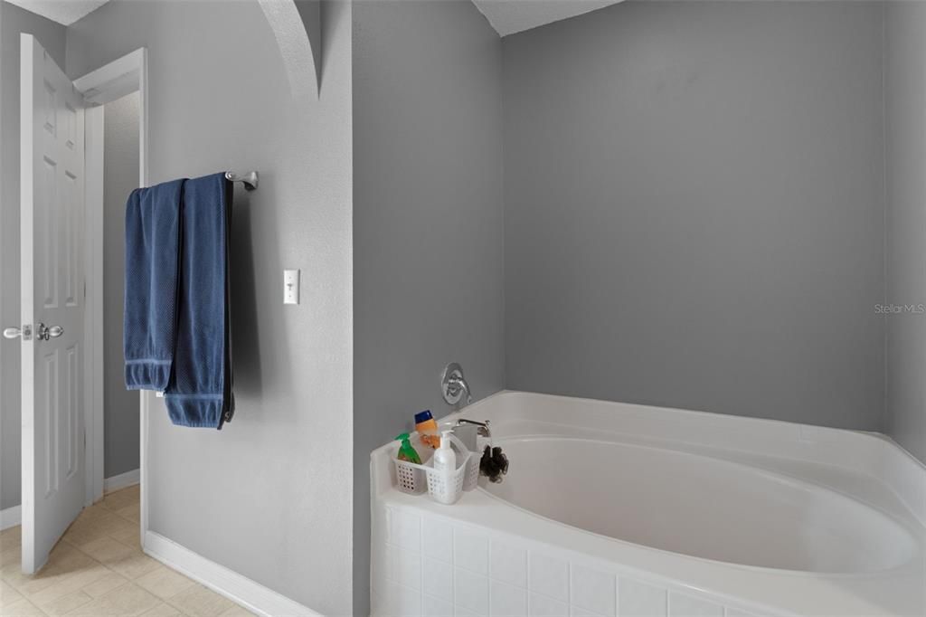 For Sale: $444,900 (4 beds, 3 baths, 3035 Square Feet)