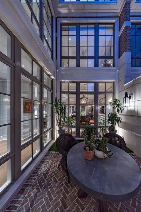 For Sale: $4,295,000 (3 beds, 3 baths, 4231 Square Feet)