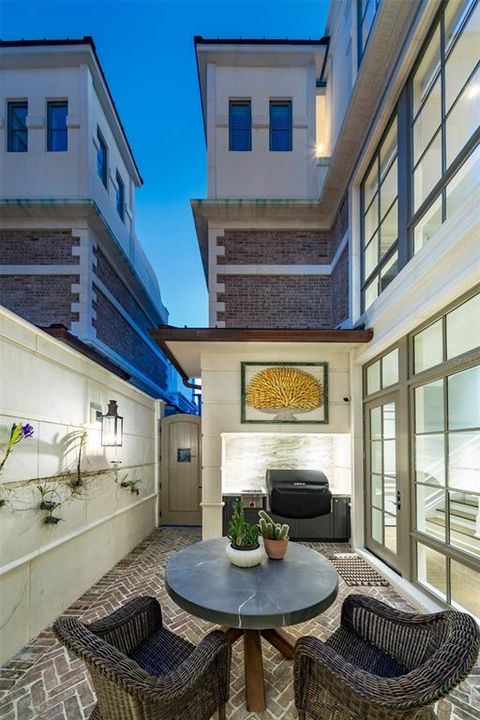 For Sale: $4,295,000 (3 beds, 3 baths, 4231 Square Feet)