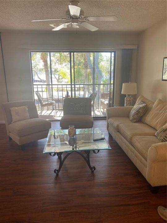 For Rent: $1,800 (2 beds, 2 baths, 888 Square Feet)