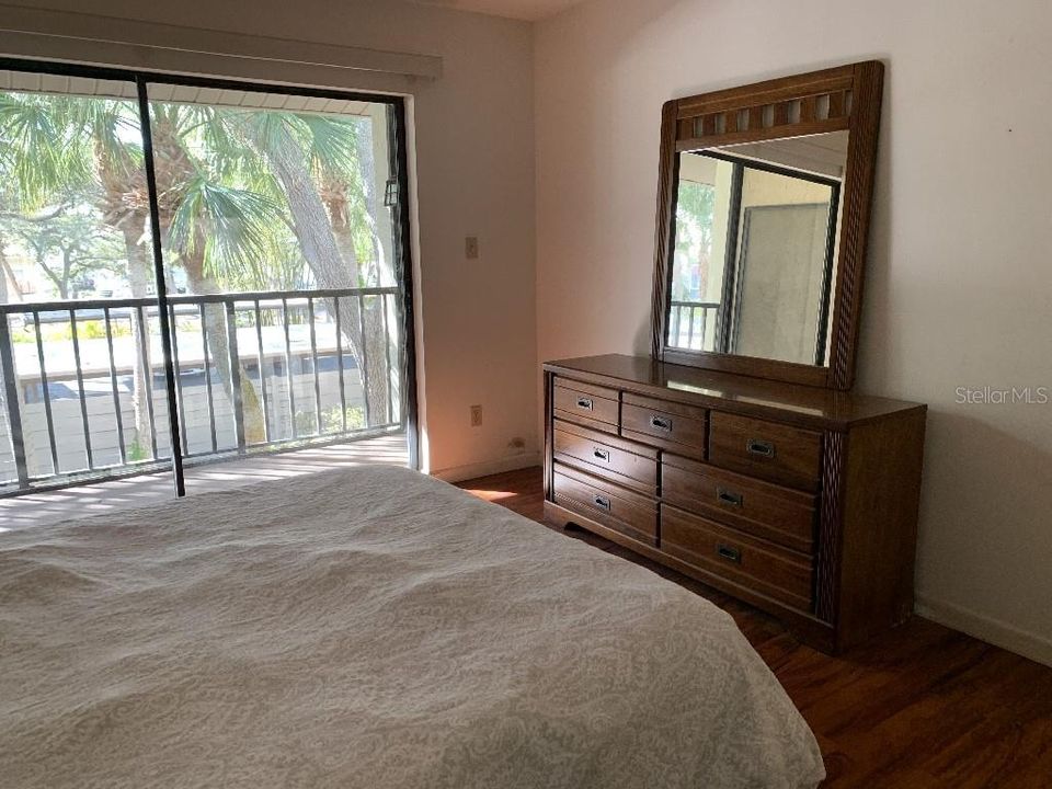 For Rent: $1,800 (2 beds, 2 baths, 888 Square Feet)