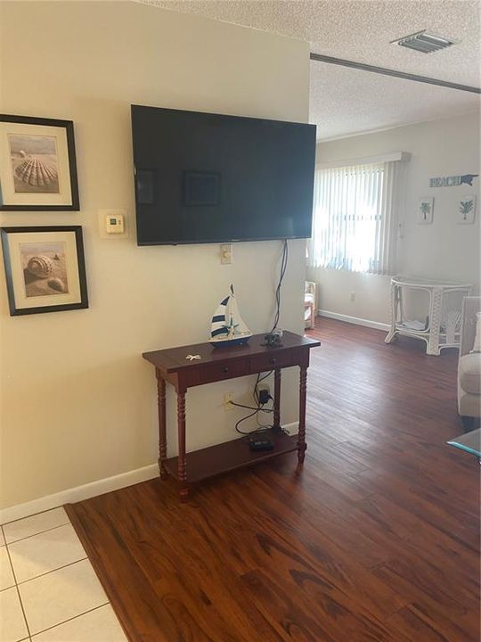 For Rent: $1,800 (2 beds, 2 baths, 888 Square Feet)