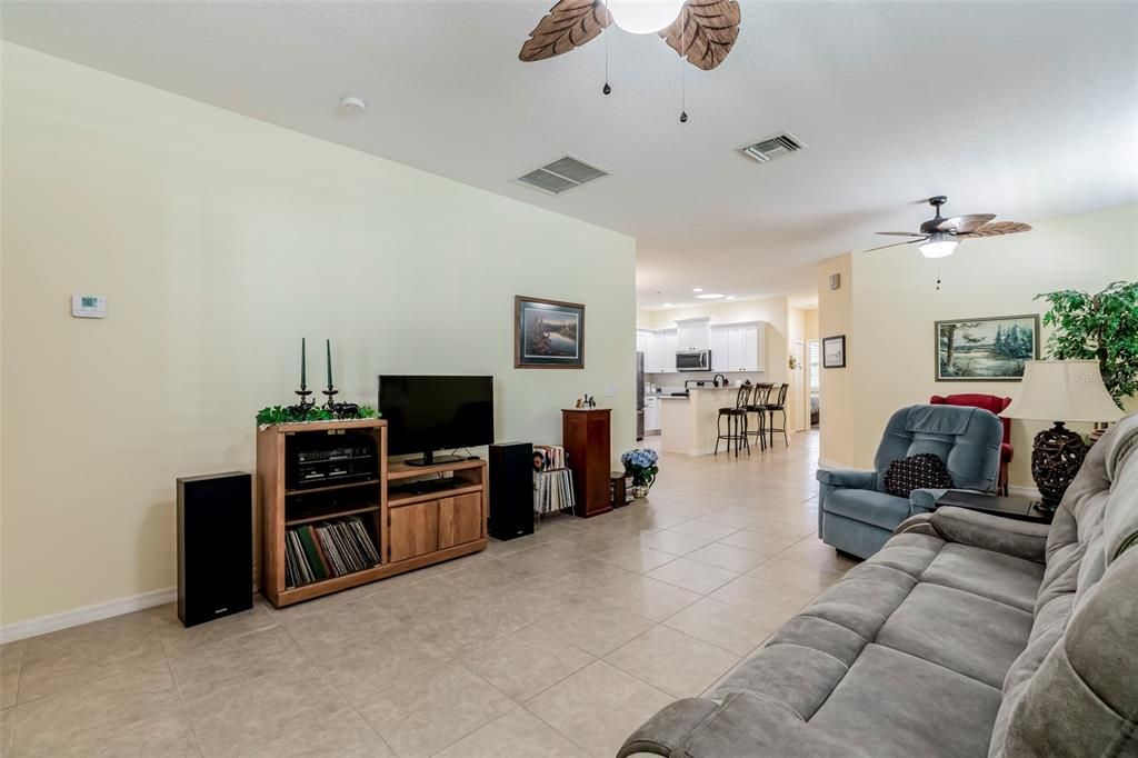 For Sale: $335,000 (2 beds, 2 baths, 1544 Square Feet)