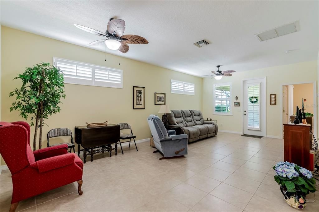 For Sale: $335,000 (2 beds, 2 baths, 1544 Square Feet)