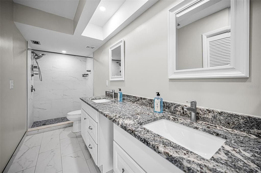 Activo con contrato: $350,000 (3 camas, 2 baños, 1445 Pies cuadrados)