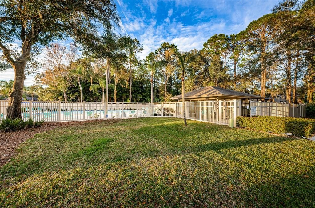 Activo con contrato: $350,000 (3 camas, 2 baños, 1445 Pies cuadrados)